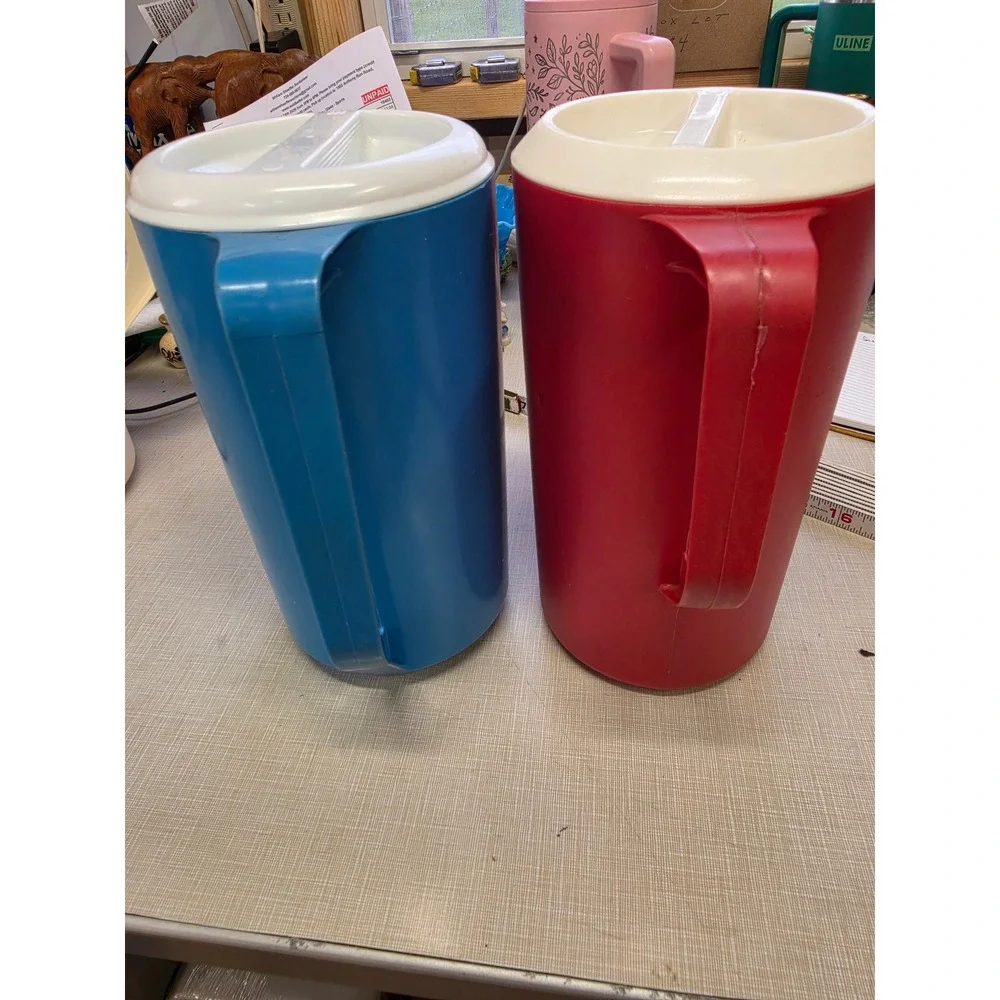 Vintage Rubbermaid 2.25 Quart and 1 gallon Pitchers Set of 3 Blue Red Cream
